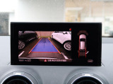 バックカメラ駐車時、後退時に後方を確認する事ができる安全快適装備になります映像だけでなくセンサーにより障害物の距離もドライバーに直感的に伝えてくれる機能になります。
