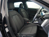 Audi車はどの車種も全てレザーハンドルです。そこにはAudiのこだわりがあり質感の高いレザーでしっかりと手に馴染み、高級感を演出します。