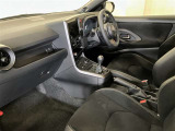 運転席周りのレイアウトをご覧ください。ナビゲーションが綺麗に装着されすっきり収まってますね!