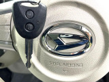 【キーレス】少し離れた場所からでもボタン一つでドアの開錠・施錠ができるのでとっても便利!ドアの鍵穴周りに傷をつけることもありません♪