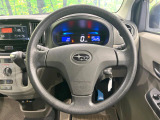 インテリアに合わせたデザインのステアリングは、運転される方のことも考え、運転しやすい形状、大きさです。是非一度、実際に触ってお確かめください。