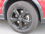 全車両に標準装備の純正アルミホイールは、純正ならではのバランスの良いデザインと、走行安定性をお楽しみ頂けます。
