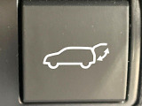 【パワーバックドア】スマートキーや運転席のボタンを押すだけでリアゲートが自動で開閉します!荷物を持っている時や、高い位置にあるバックドアを閉める際に便利な機能です♪