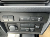 走行中でもボタンひとつで切り替えられる4WDシステムを採用。滑りやすい路面や雪道などでも優れた走破性を発揮します。