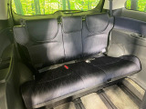 床下収納式のサードシートです。座席部分をコンパクトに収納でき、広大な荷室スペースとしてお使いいただけます!乗車人数や荷物の量など利用シーンに合わせて3列目を有効活用でき、とっても便利♪