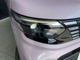 マルチリフレクタータイプのLEDヘッドライト(ハイ/ロービーム)、遠くまで明るく照らし夜間の安全運転をサポートします。