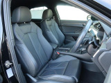 Audi車はどの車種も全てレザーハンドルです。そこにはAudiのこだわりがあり質感の高いレザーでしっかりと手に馴染み、高級感を演出します。
