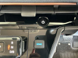インテリジェントキーのプッシュスタートスイッチです。起動はブレーキペダルを踏みながらこのスイッチを押すだけです。eーPedalボタンはアクセルだけで加速、減速が出来る機能です。