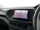 バックモニター搭載で車庫入れ安心!バック中の死角部分がモニターに映し出されるので安全性アップ!前後パークセンサーとバックカメラで車庫入れも安心です。