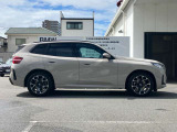 ロングホイールベース&ショートオーバーハングを採用する事で快適性と運転性能の両立を実現しています。また、エクステリアデザインがスタイリッシュに引き締まります。