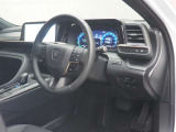 上質な革を使用することで、手にしっかり馴染みとても運転しやすいハンドルです。
