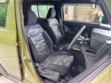 運転席シート廻りは使用感も少なく、良好な状態となっています。丁寧に使われていたことがよくわかりますね。