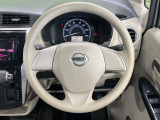 インテリアに合わせたデザインのステアリングは、運転される方のことも考え、運転しやすい形状、大きさです。是非一度、実際に触ってお確かめください。