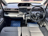 [室内]黒を基調としたシックな室内です☆落ち着いて運転して頂けます♪
