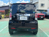 バック時目視しにくいクルマの周囲をカメラで映し出し、安全・安心駐車をサポート♪バックの苦手な方も後ろがハッキリ見えるので安心ですよ♪
