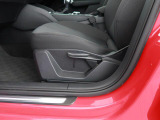 Audi車はどの車種も全てレザーハンドルです。そこにはAudiのこだわりがあり質感の高いレザーでしっかりと手に馴染み、高級感を演出します。