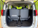 【パワーバックドア】スマートキーや運転席のボタンを押すだけでリアゲートが自動で開閉します!荷物を持っている時や、高い位置にあるバックドアを閉める際に便利な機能です♪