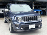 Jeep伝統の7スロットグリルと丸目ライトが印象的な、個性的なフロントフェイス。