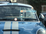 人気のヘッドアップディスプレイ!現在の車速、ナビゲーション・システムによるルート案内の矢印表示、チェック・コントロール、前車接近警告など、さまざまな情報をドライバーの視界内に直接表示いたします!