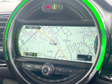 ●MINI純正ナビ:一体感のあるナビは、高級感ある車内を演出してくれます。Bluetooth再生などオーディオ機能も充実しておりますので、運転もより楽しめます♪