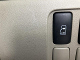【パワースライドドア】スマートキーや運転席のスイッチでスライドドアの開閉が可能♪電動だから力を入れてドアを開ける必要が無く、小さいお子様でも、重い荷物を持っている時もラクに開け閉めできます♪