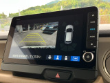 バックモニター装備。画面にて後方の確認が行えるので、バック駐車や車庫入れの際には重宝します。車の運転に慣れない方でも安心のガイドライン表示機能付。