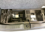 たっぷり20Lの荷室床下収納を用意しております。