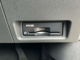 ナビ連動ETC2.0を装備。DSRC通信方式によって双方向通信することでカーナビと高速道路がリアルタイムに情報連携して、便利で快適なドライブ体験を提供します。