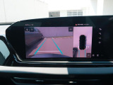 バックカメラ駐車時、後退時に後方を確認する事ができる安全快適装備になります映像だけでなくセンサーにより障害物の距離もドライバーに直感的に伝えてくれる機能になります。