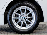 【BMWアロイホイル】軽量かつ強度に拘ったアロイホイル。走行性能ポテンシャルを引き出す設計。車の足元を引き締めてくれる大きなポイントはアロイホイルです。