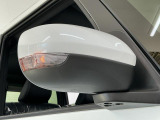 【ウインカーミラー】方向指示器をミラーのランプに点灯。対向車への視認性を高め、安心安全な方向転換をサポートします♪