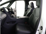 高いホールド性で運転姿勢が安定します。長距離ドライブでも疲れにくいのが魅力です。快適なドライビングライフをお送りください♪