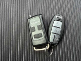 インテリジェントキー キーをポケットなどに入れておけば、リクエストスイッチを押すだけで、ドアのロック・アンロックができエンジンの始動・停止もキーを取り出すことなくできます。