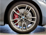 【BMWアロイホイル】軽量かつ強度に拘ったアロイホイル。走行性能ポテンシャルを引き出す設計。車の足元を引き締めてくれる大きなポイントはアロイホイルです。