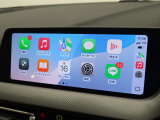 【アップルカープレイ】iPhoneがBMW車両とワイヤレスで接続されます。Apple CarPlayでは、オーディオストリーミングやメッセージングアプリがディスプレイに表示されます。