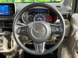 インテリアに合わせたデザインのステアリングは、運転される方のことも考え、運転しやすい形状、大きさです。是非一度、実際に触ってお確かめください。