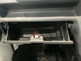 車検証入れになどにも使える便利な収納BOXあります。