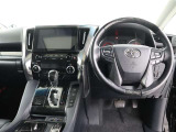 運転席から見たハンドルダッシュまわりになります。