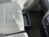 助手席にはアンダートレイも備えちょっとした収納に便利です。