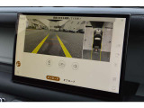 バックカメラおよびガイドライン表示が装着されていますので、車庫入れが苦手な人でもアシストしてくれます
