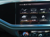 スマートフォンとAudiをUSBケーブルを介し接続。AppleのCarPlayやAndroid Autoのアプリを通じて、スマートフォンのコンテンツをMMIディスプレイに表示します。