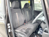 運転席シート廻りは使用感も少なく、良好な状態となっています。前オーナー様が丁寧に使っていたことがよくわかりますね。