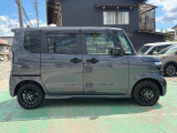 両側パワースライドドア付きで便利!小さなお子様も乗り降り楽々です♪スイッチは運転席にもありますよ!