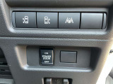 オートスライドドアは、運転席前にあるスイッチの操作でもオート開閉ができ、とても便利です。