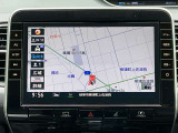 日産純正10インチメモリーナビ(MM521D-L)装備。インテリアにベストマッチする専用デザイン、オペレーター通話や音声対話検索にも対応、HDMI入力やBL再生など多彩なメディア対応。無料地図更新付き。