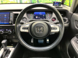 インテリアに合わせたデザインのステアリングは、運転される方のことも考え、運転しやすい形状、大きさです。是非一度、実際に触ってお確かめください。
