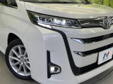 【LEDヘッドライト】悪天候や夜間走行時も良好な視界を確保し安心して運転できる高輝度LEDヘッドライトを装備!点灯速度が早く、消費電力も抑えられています。