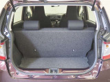トランクになります。荷下ろししやすいトランクになっております。