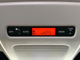 【リアオートエアコン】広い後部座席には必須の機能!風量や温度を自動で調整し前席と同様な車内環境にしてくれるリアオートエアコンを装備。夏の暑さも冬の寒さもストレスなく快適にお過ごしいただけます♪