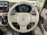 インテリアに合わせたデザインのステアリングは、運転される方のことも考え、運転しやすい形状、大きさです。是非一度、実際に触ってお確かめください。
